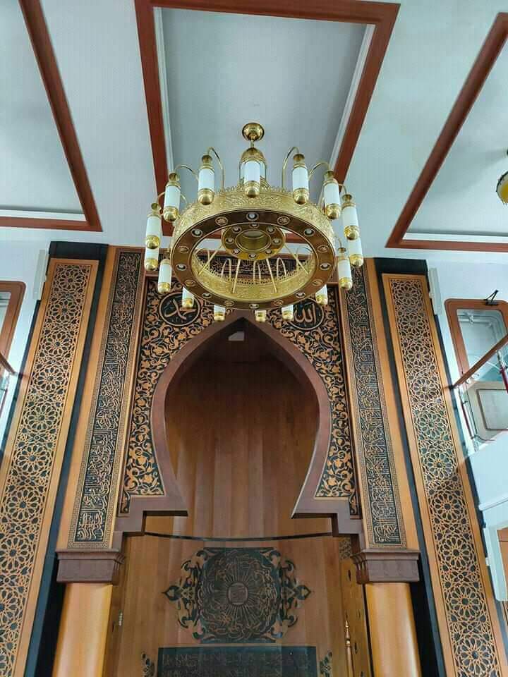 Lampu gantung masjid