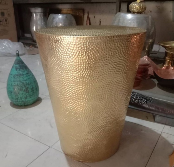 meja tembaga dan kuningan
